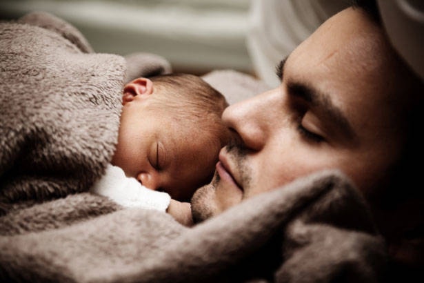 15940681_web1_baby-and-dad-sleeping