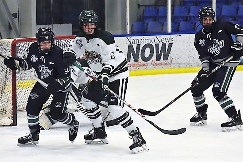 15953586_web1_190312-LAD-FV-versus-silvertips-FILE