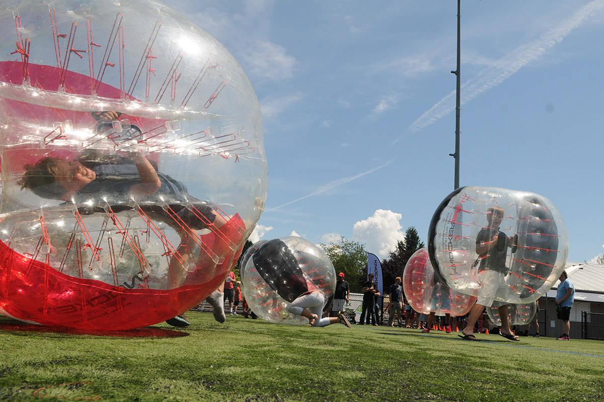 17527205_web1_CanadaDayKnockerball