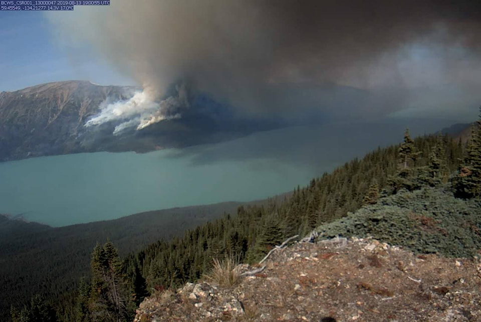 18129996_web1_Tagish-lake-wildfire
