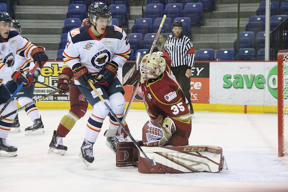 18950438_web1_191016-VMS-Vipers-Chiefs2