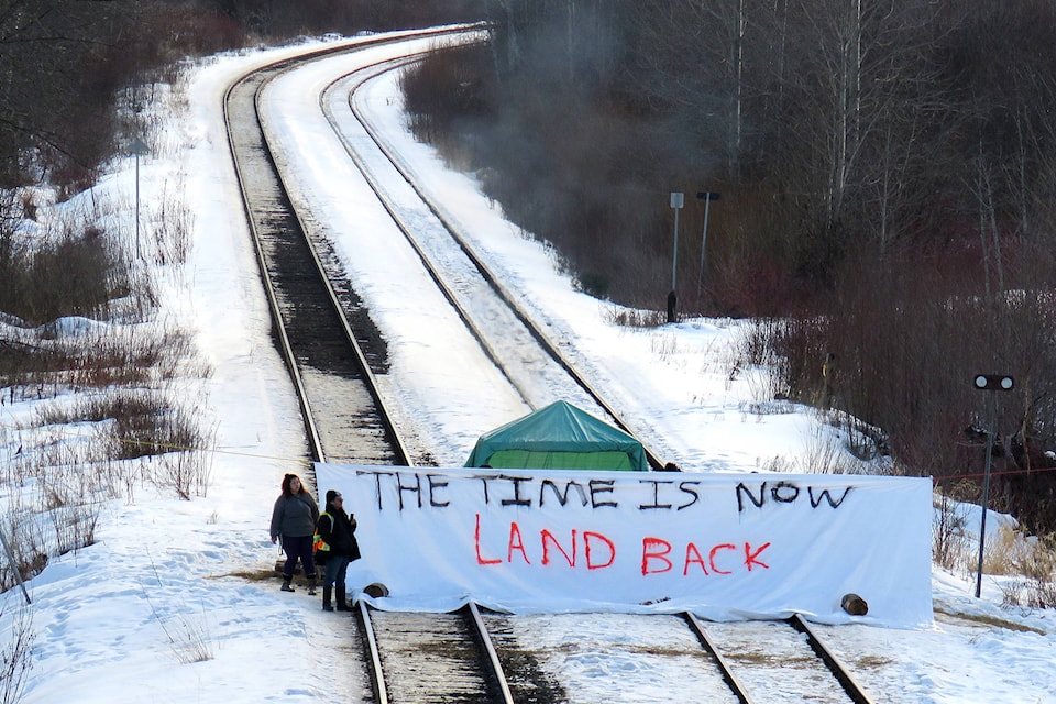 20737442_web1_200226-SIN-hazelton-blockade-return-hazelton-blockade_1