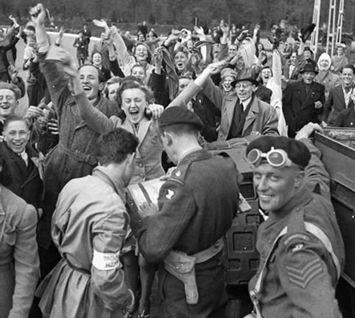 21465559_web1_200505-CPL-VEDAY-specialsection-fromVeteransCanada-VE-Day_2