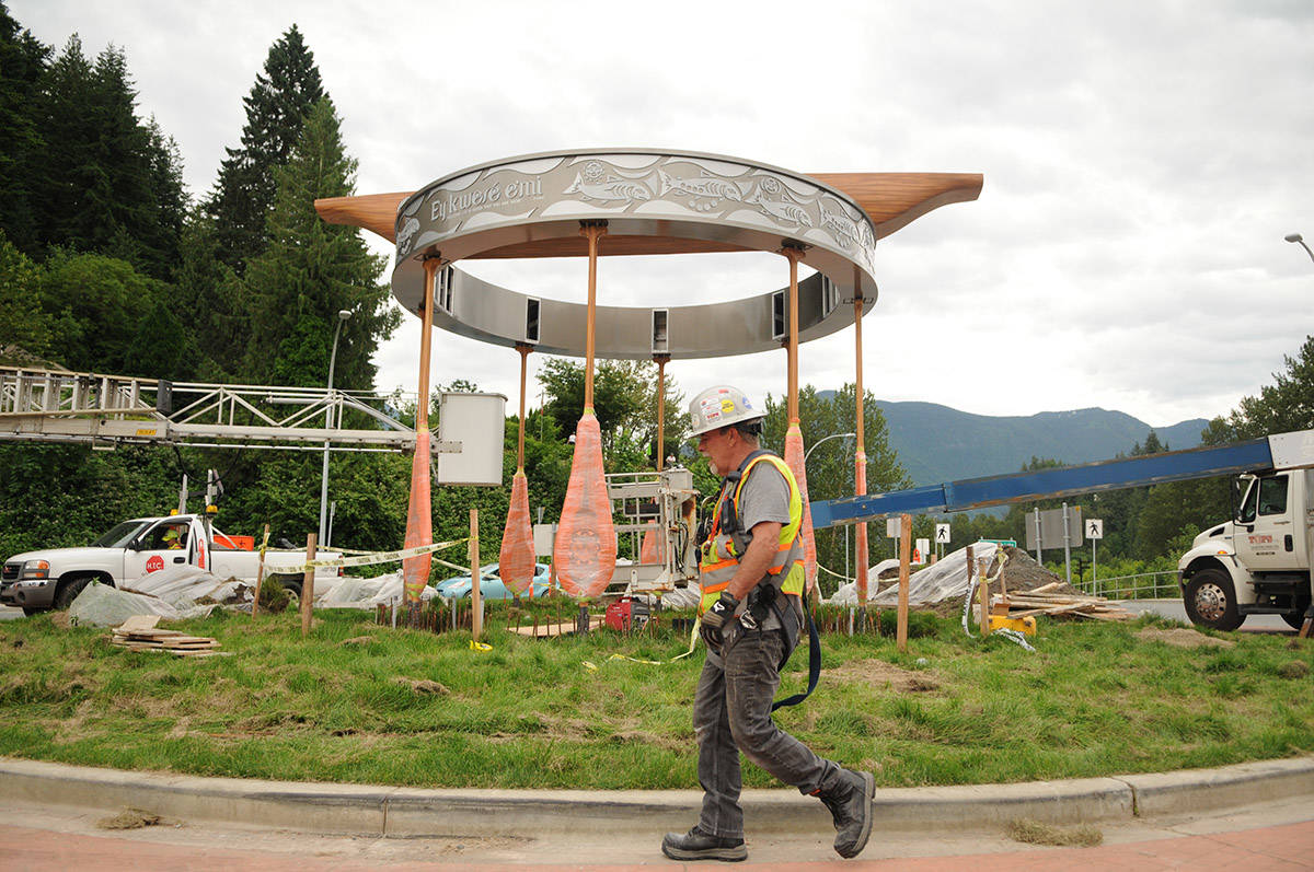 22149336_web1_200623-CPL-Vedder-Bridge-roundabout-art-installation_3