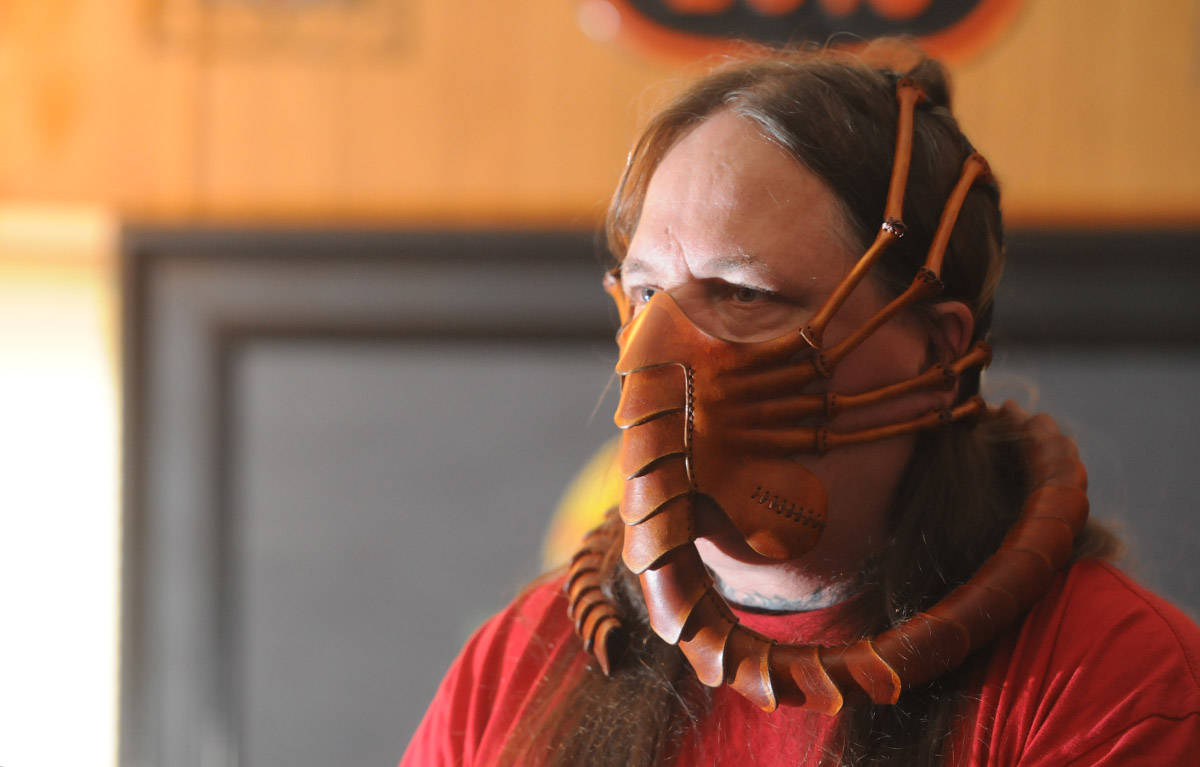 22626131_web1_200905-CPL-Facehugger-Mask-COVID_3