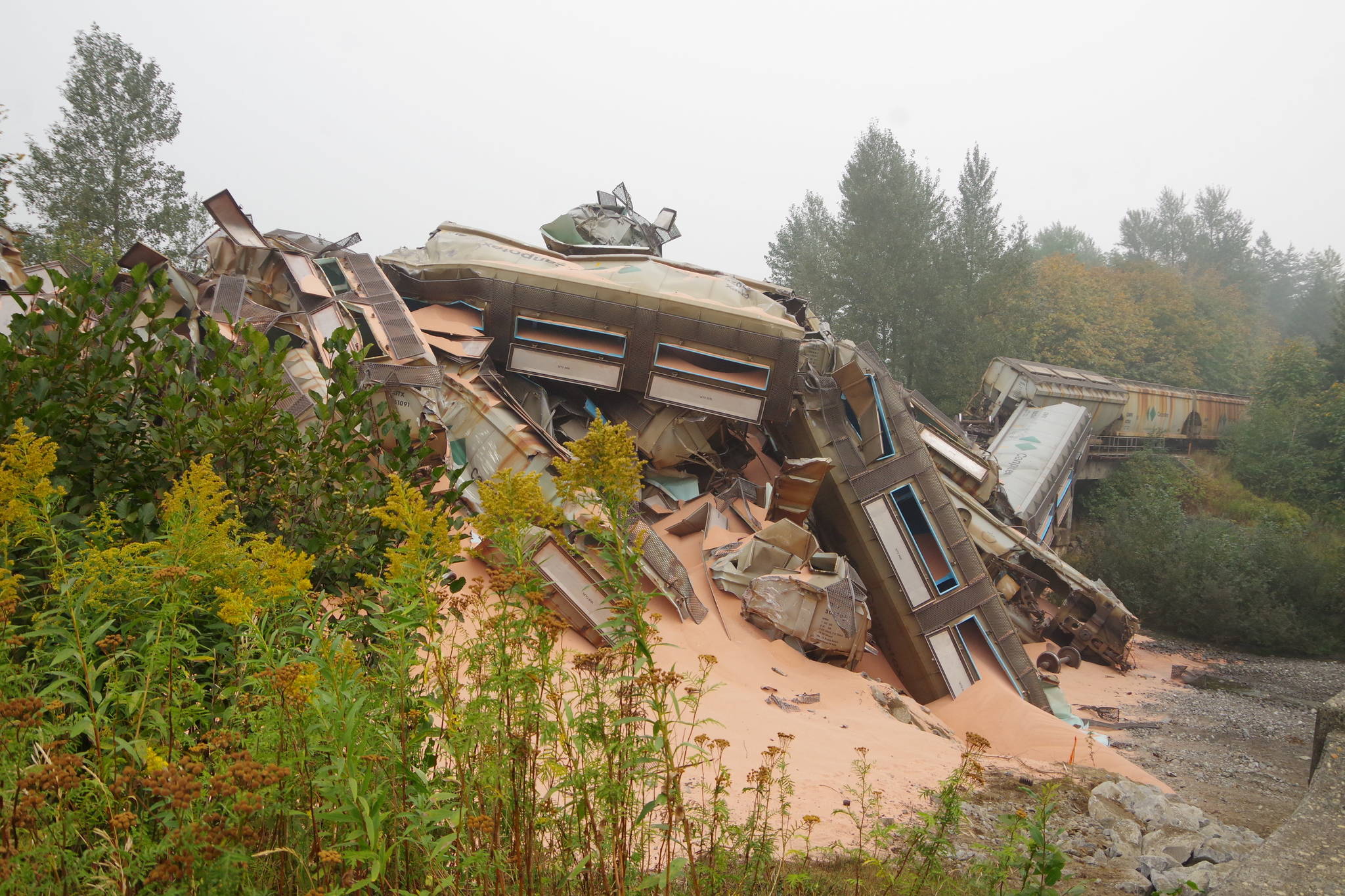 22690083_web1_200914-MCR-train-derailed-Hope-1_5