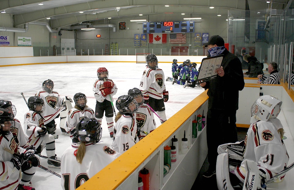 23163275_web1_201029-CPL-FemaleHockeyChilliwack_1