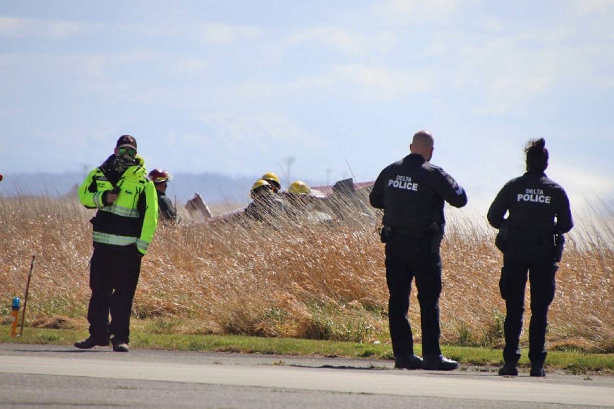 24807869_web1_210415-SUL-BoundaryBay-plane-crash_5