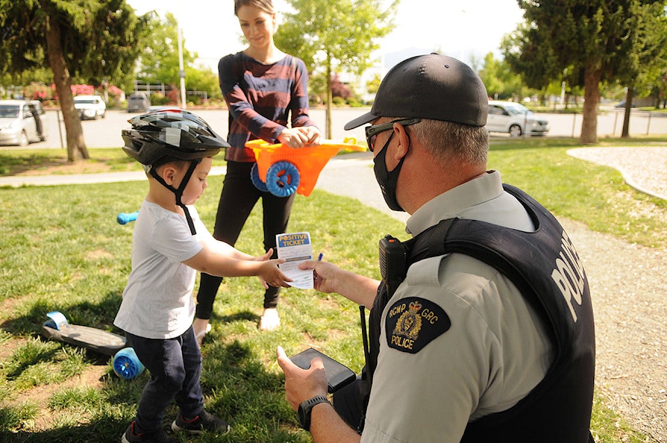 25170002_web1_210514-CPL-RCMP-Positive-Tickets-For-Youth-Chilliwack_5