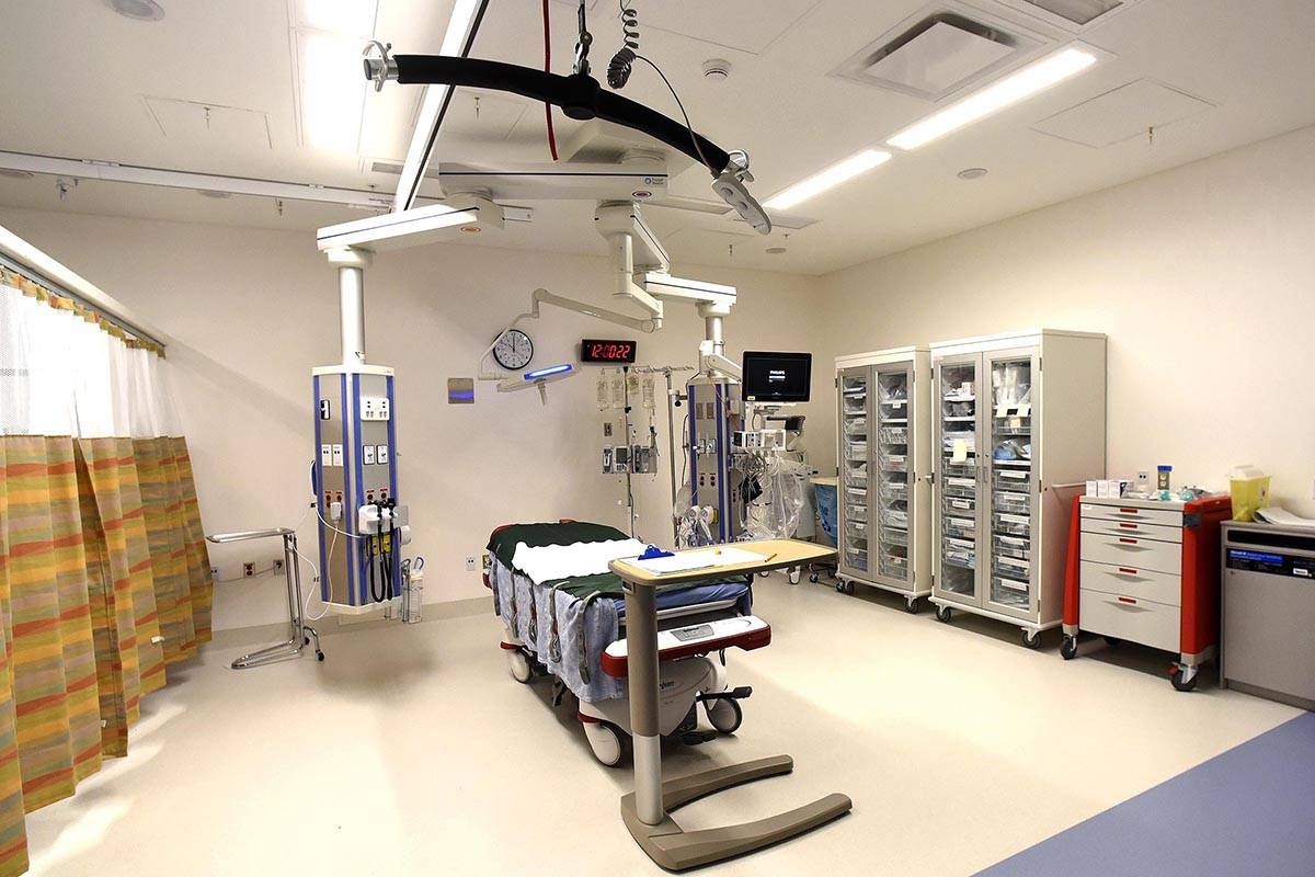 25433652_web1_210610-ABB-AHR-emerg-department-opens_3
