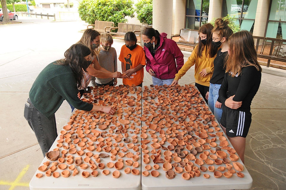 25470915_web1_210611-CPL-Clay-Pots-Honour-215-Indigenous-Kids_7