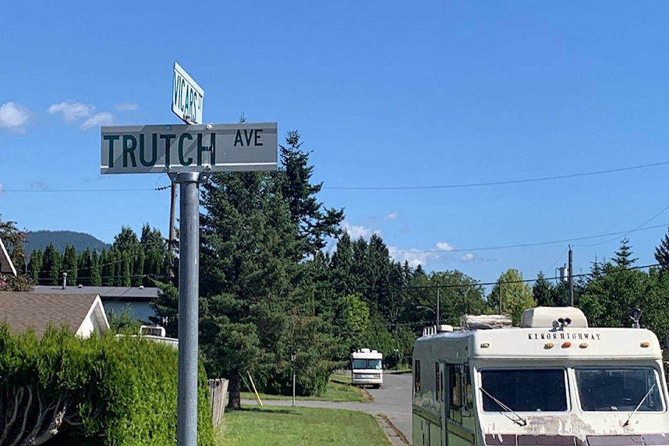 25534786_web1_210617-CPL-Trutch-New-Name-streetsign_2