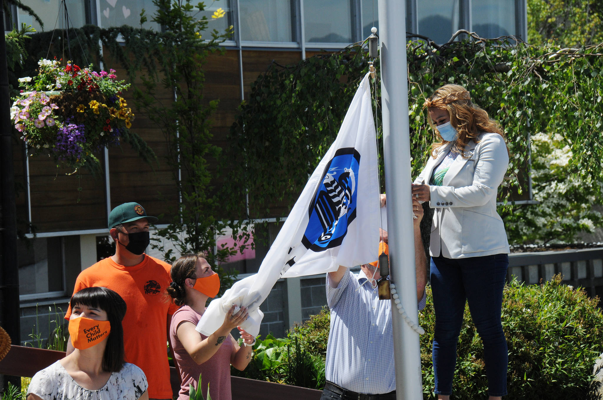 25589766_web1_210623-AVN-First-Nations-flag-raising-flags_7