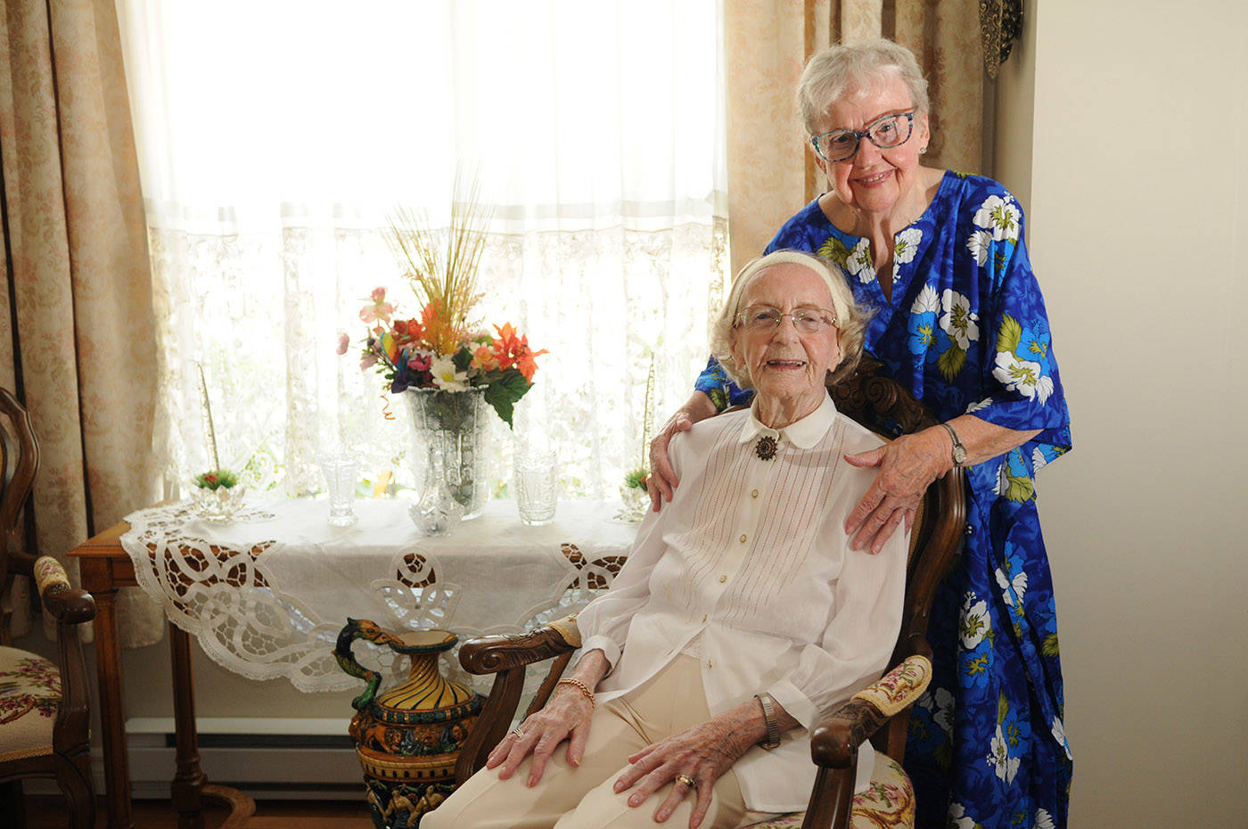 Hedy Sutulov, seen here on Aug. 12, 2021 with friend Leasl White, turned 107 on Aug. 18, 2021. (Jenna Hauck/ Chilliwack Progress)