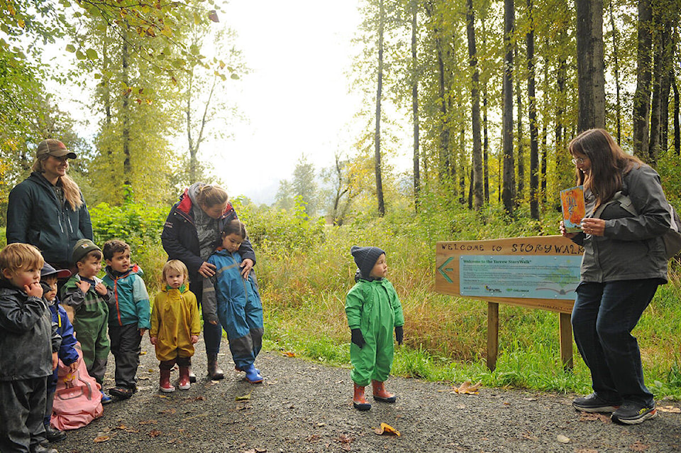 26737433_web1_211006-CPL-Yarrow-StoryWalk_2