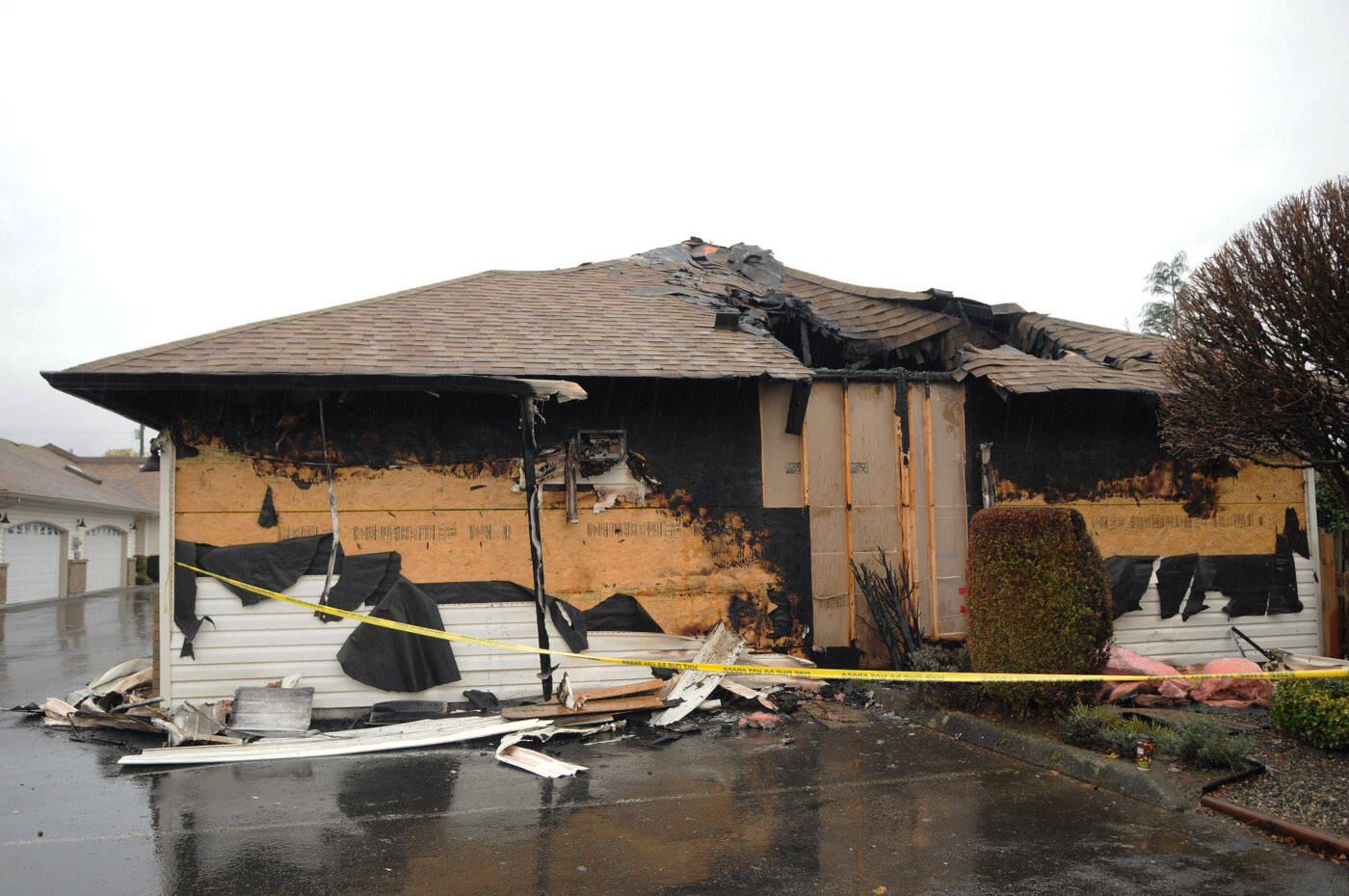 The aftermath of a fire at a townhouse complex on Portage Avenue. The fire happened around 6:15 a.m. on Nov. 11, 2021. (Jenna Hauck/ Chilliwack Progress)