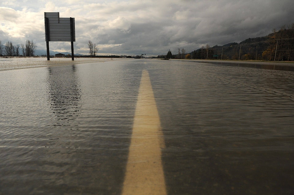 27313172_web1_211120-CPL-Highway-1-Flood-Update-Visuals-SumasPrairie_17