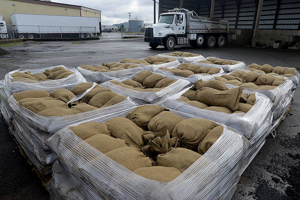 27352661_web1_sandbags-print