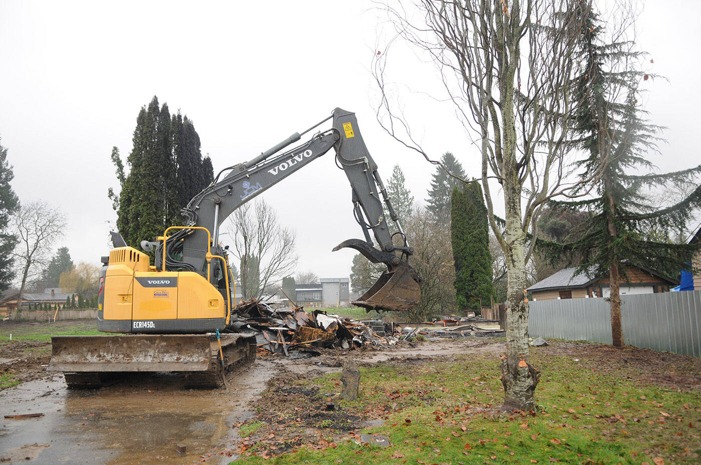 27469114_web1_211209-CPL-Bonny-Avenue-House-Fire_2