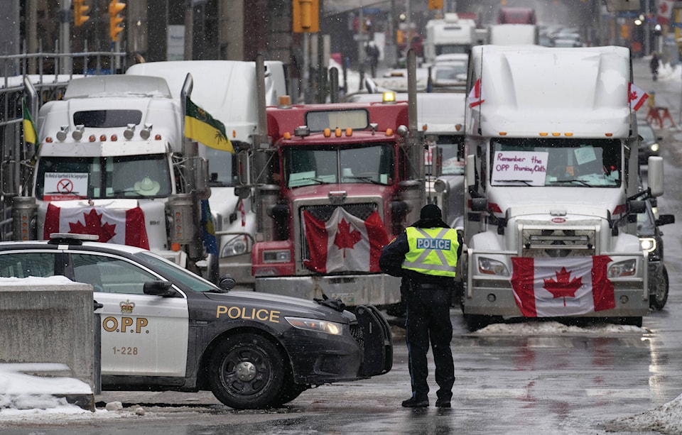28150600_web1_220209-RDA-Canada-Ottawa-Protest-Tow-Truck_1