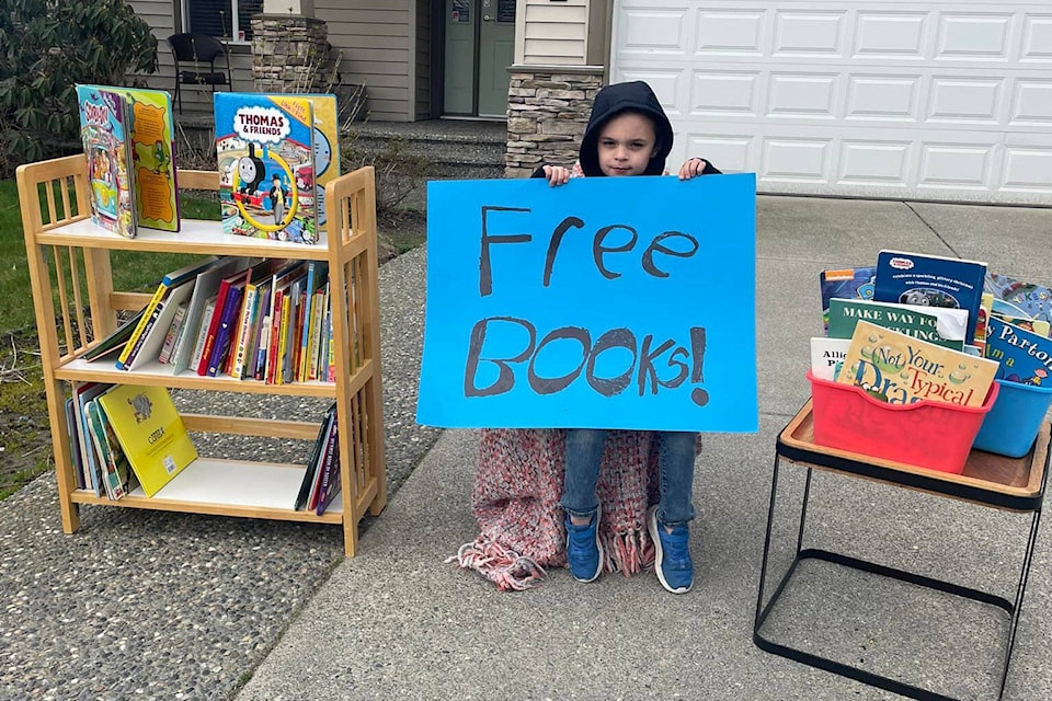 28587595_web1_220315-CPL-Chilliwack-Kids-Gives-Away-Books_1