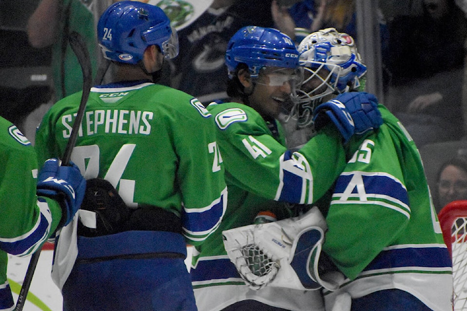 28751513_web1_220414-ABB-canucks-1_1