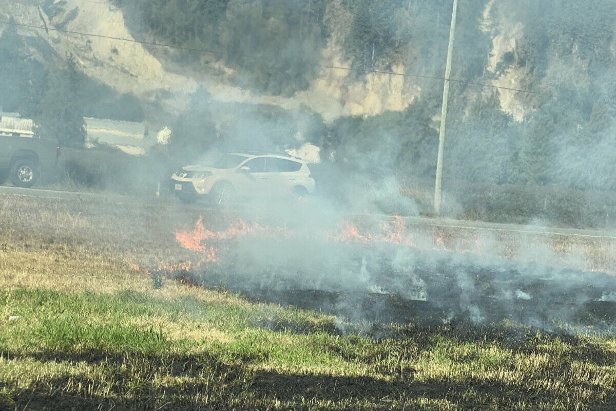 30582803_web1_copy_221003-CPL-Highway-Median-Fires-fire_1