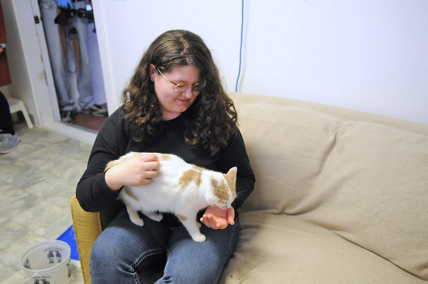 Jenna Evans with Sardis Secondary Schools Ecomaniacs club visits a cat at the Chilliwack Animal Safe Haven on Saturday, Dec. 17, 2022. (Jenna Hauck/ Chilliwack Progress)