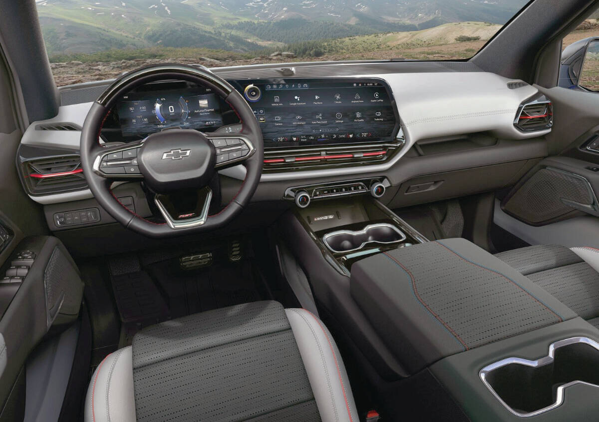 The higher-content RST trim gets an 11-inch gauge display, a 17-inch infotainment screen and a head-up info display for the driver. PHOTO: CHEVROLET