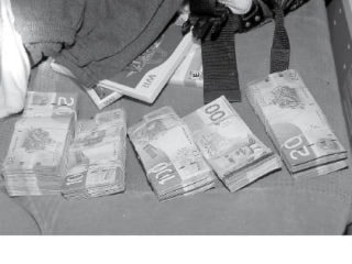 20643NewS.7.20110114160120.RCMPcashSeizureBW_20110117