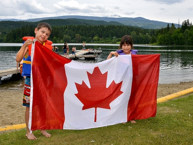 76914clearwaterCanadaDay6887flagkids