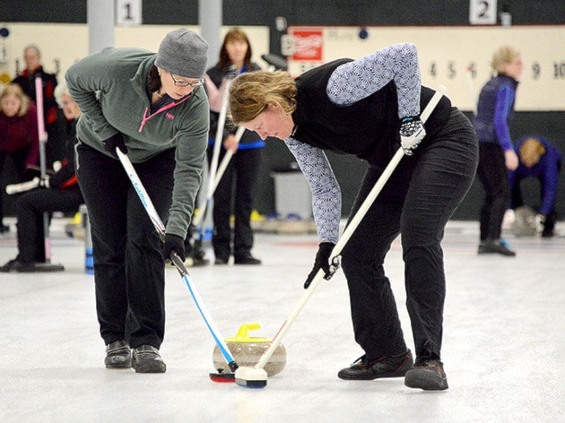 94188clearwaterBonspiel3134SuzanneSweep