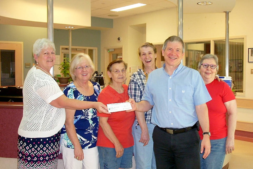 8004169_web1_170810-NTC-ThriftStoreGives42543