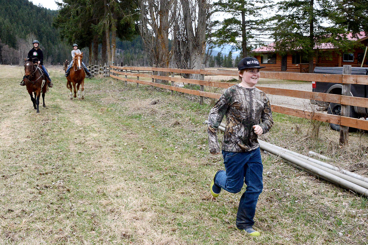 11465140_web1_180419-NTC-ManTrack8922BoyChased