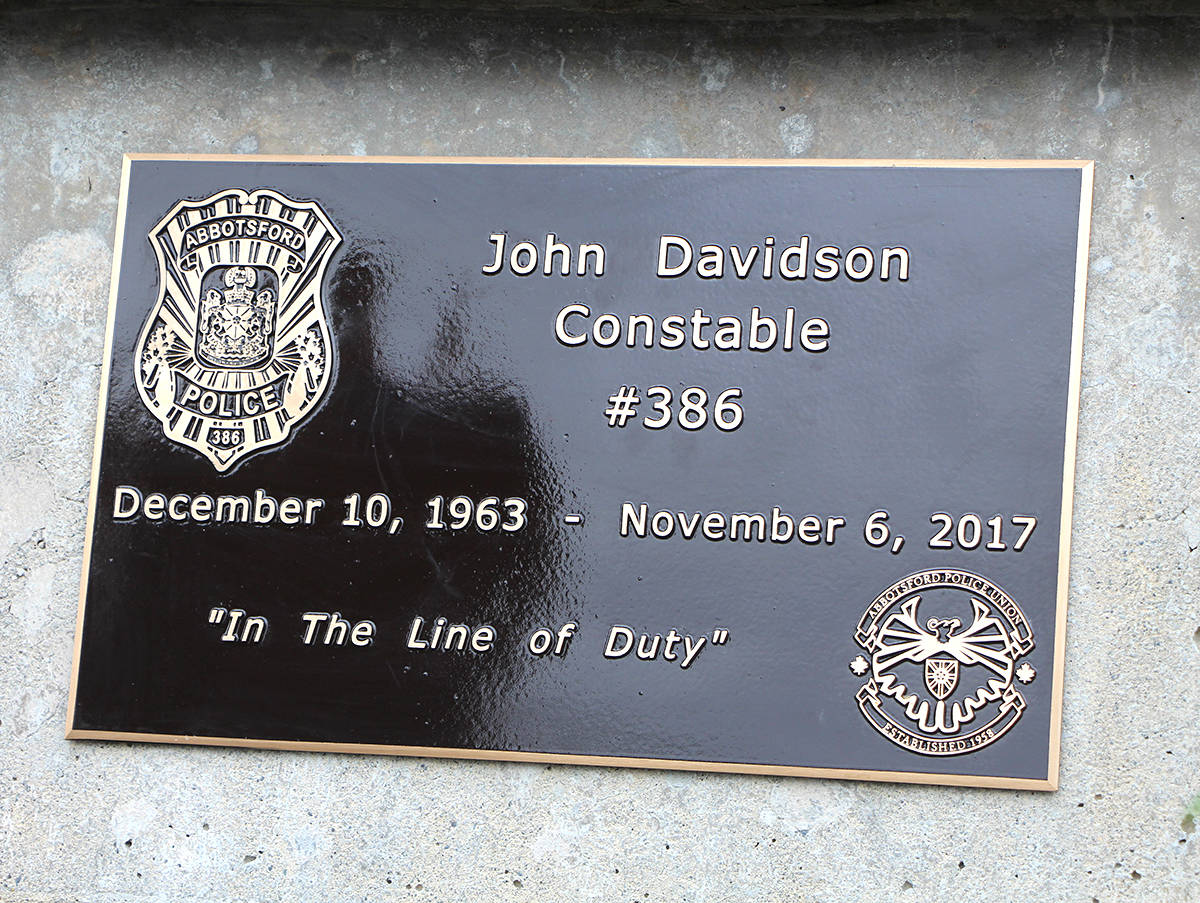 14289624_web1_181106-ABB-John-Davidson-memorial_7