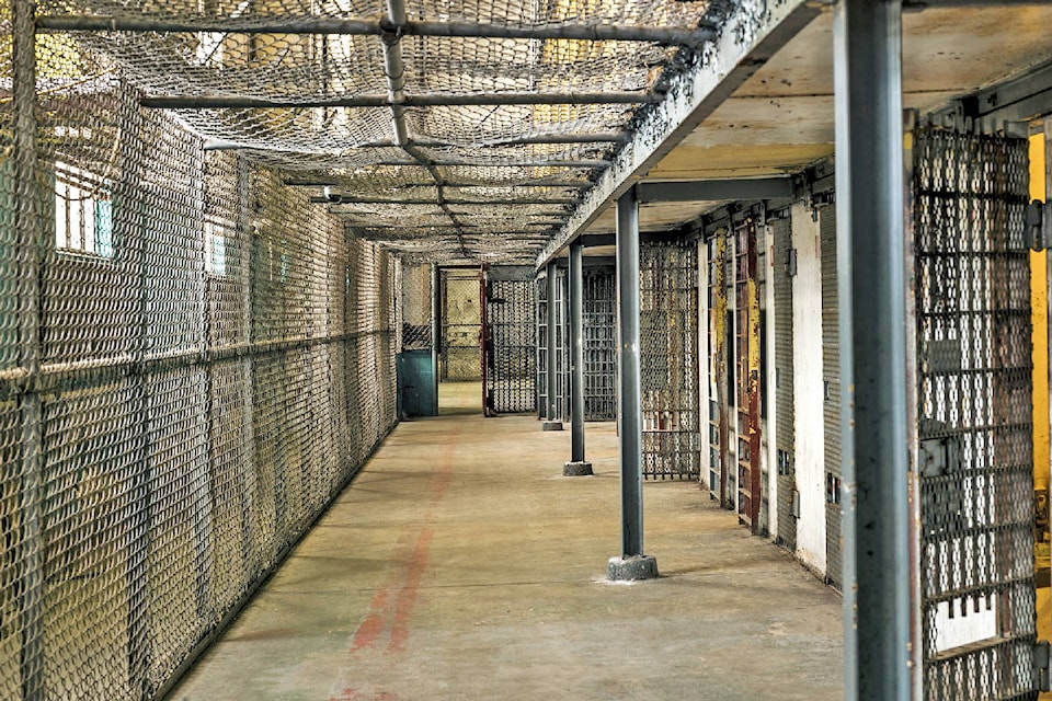 14550318_web1_Prison-cell