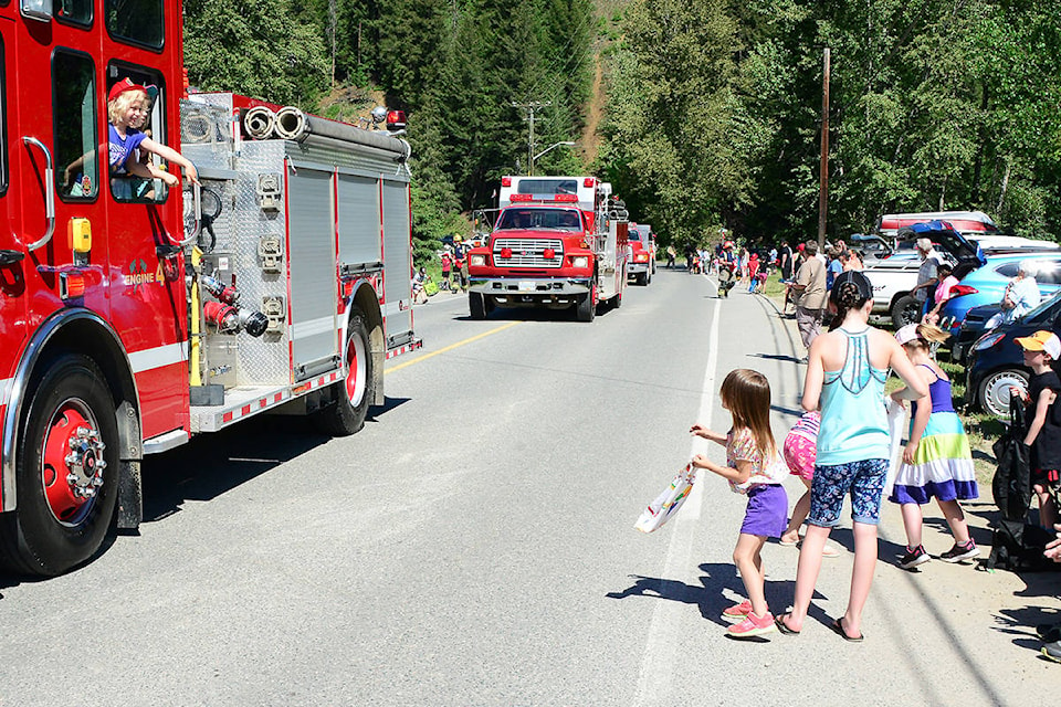 16406943_web1_180524-NTC-Parade0160CandyGirlsCVFD