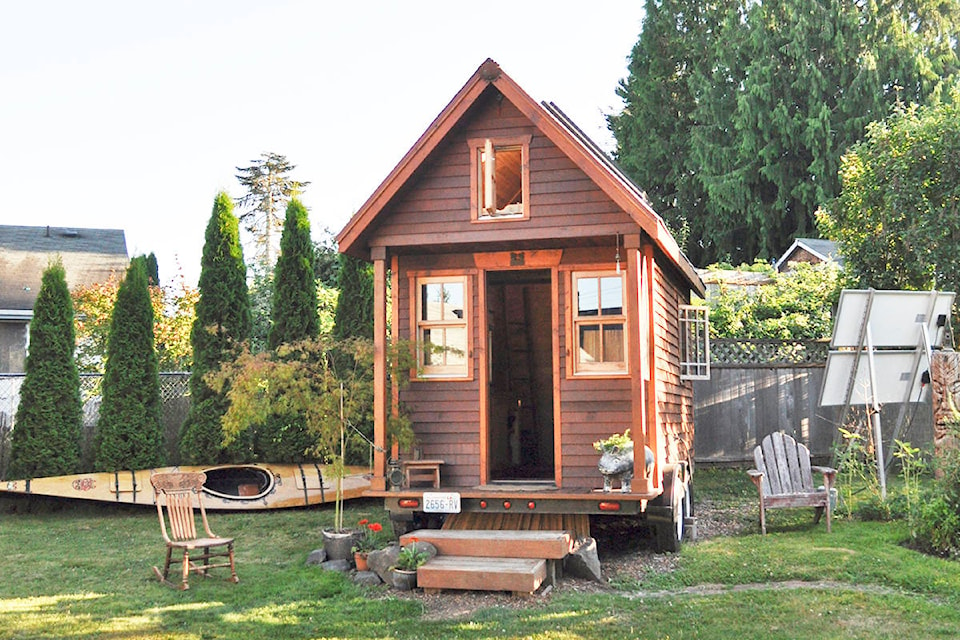 19518836_web1_Tiny_house_in_yard_Portland-copy