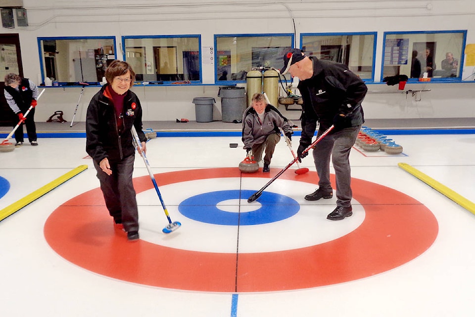 23464710_web1_201203-NTS-Sr-Sup-Curling-Barriere_1