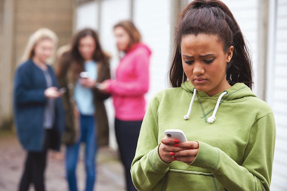 24383460_web1_CYBERBULLYINGC