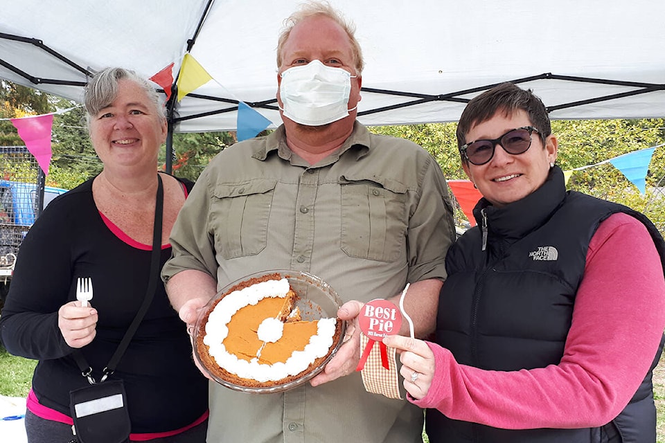 Sharon Chaytor, Mayor Merlin Blackwell and Sherri Madden chose the winning pumpkin pie during the Harvest Faire at the Clearwater Farmer’s Market on Saturday. (Photo courtesy of Joanna Hurst)