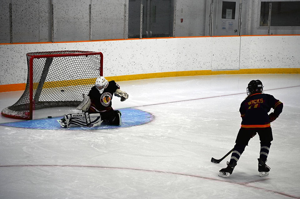 27026556_web1_211021-NTC-hockey-practice_1