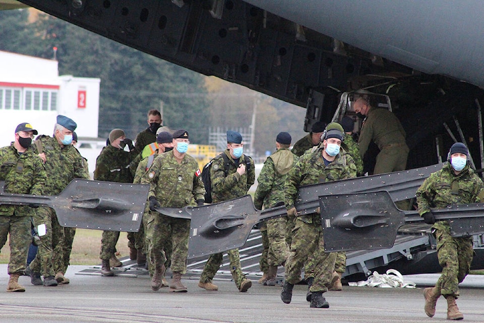 RCAF personnel unloading equipment off the CC-177. Patrick Penner photo.