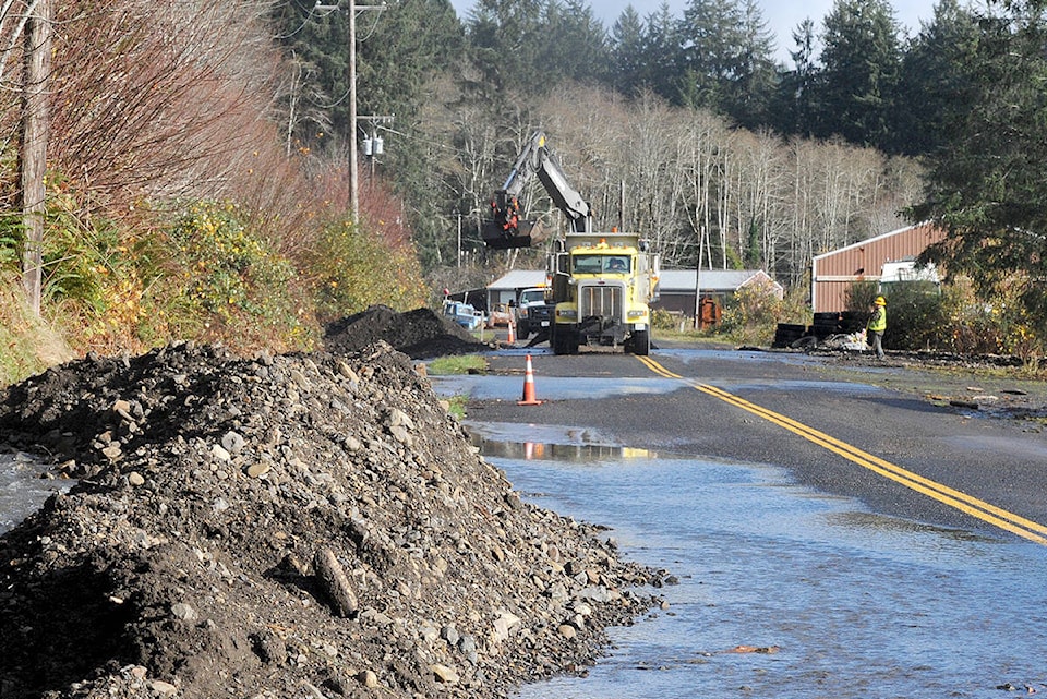 27398896_web1_flooding-west-end-pdn-211117