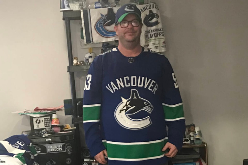 28596190_web1_220330-PWN-CanucksTickets-canucksfanben_1