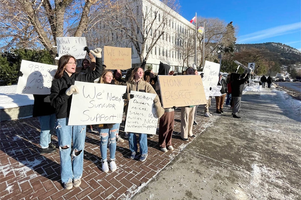 31252894_web1_221215-WLT-Protest_1