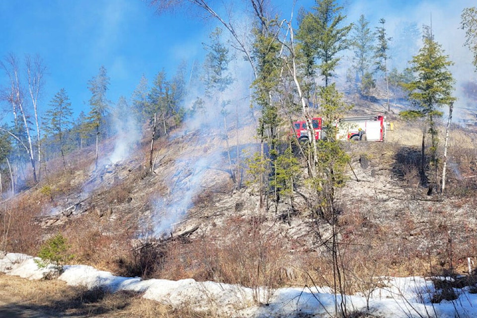 32290280_web1_230330-NTC-Grass-Fire-Miller-Road-Fire-chief_1