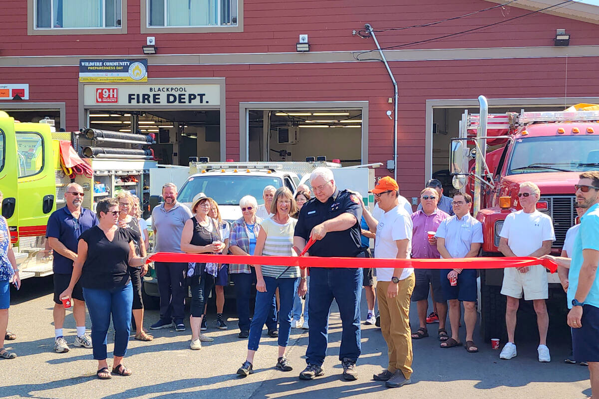 33652758_web1_RSZ-Barb-Mike-and-Usoff-ribbon-cutting-great-20230816_105818
