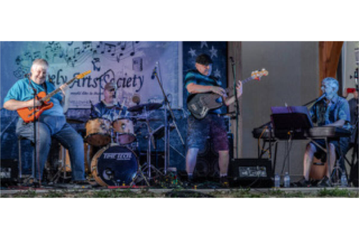 33792496_web1_RSZ-Serious-Dogs_DSC1927-Pano