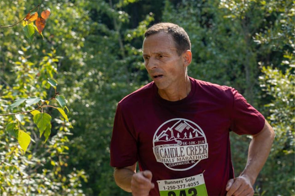 33849768_web1_RSZ-Male-Runner-burgandy-shirt_DSC2931